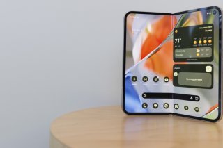 La version pliante du smartphone de Google, le Pixel Pro Fold, devrait être disponible le 9 octobre pour environ 1800 francs (256 Go). (archives) KEYSTONE/FR172114 AP/JULIANA YAMADA